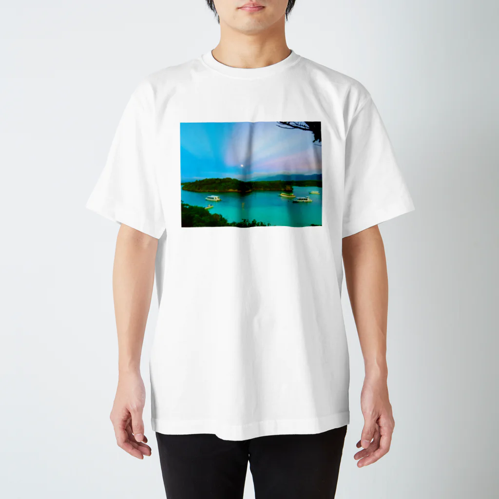 mizuphoto galleryの川平湾と月とマジックアワー Regular Fit T-Shirt