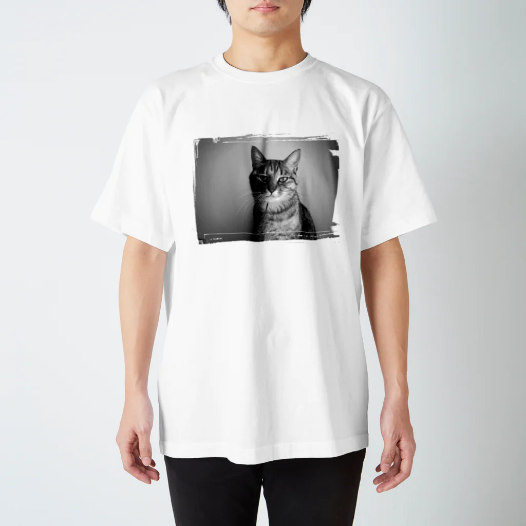 モコネコSHOPのmonochrome 2 Regular Fit T-Shirt