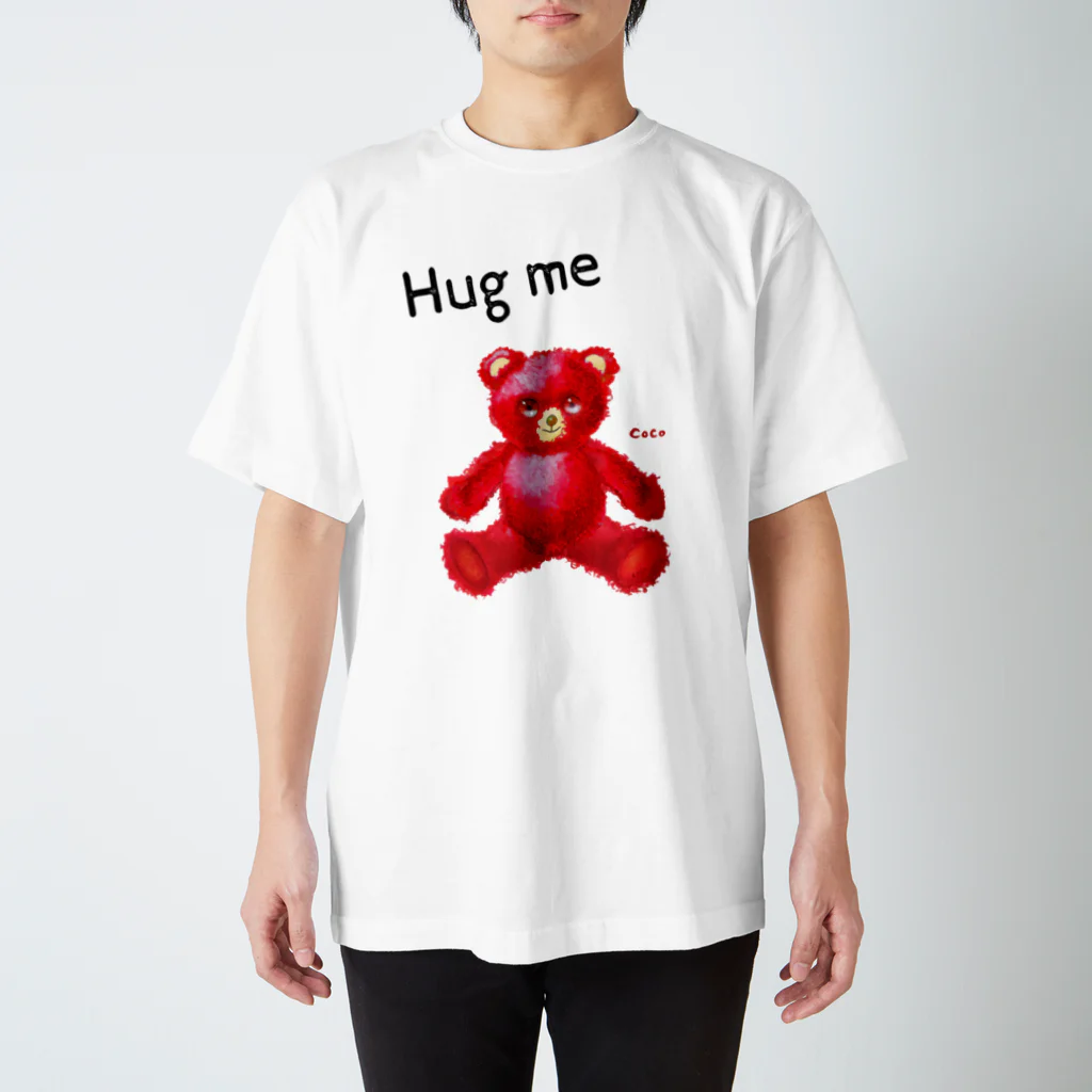 cocoartの雑貨屋さんの【Hug me】（赤くま） スタンダードTシャツ