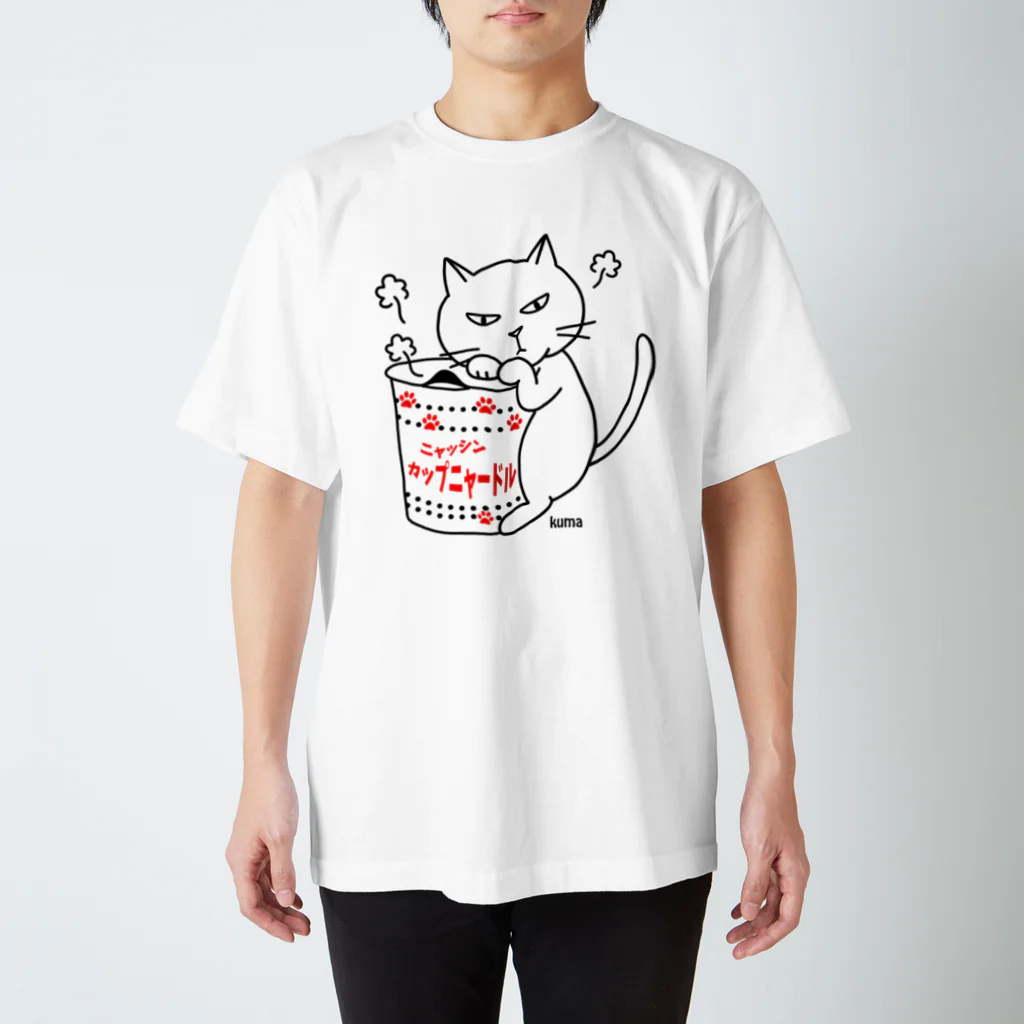 mkumakumaのカップメンの蓋を押さえるにゃつ スタンダードTシャツ