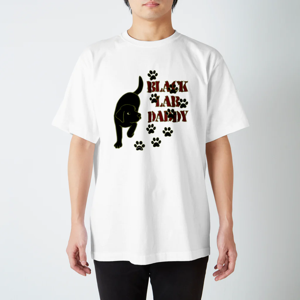 ハッピー・ラブラドールズのBlack Lab Daddy　ブラックラブラドール Regular Fit T-Shirt