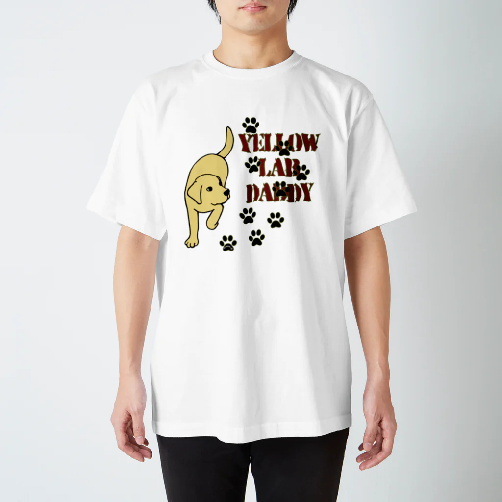 ハッピー・ラブラドールズのYellow Lab Daddy　イエローラブラドール Regular Fit T-Shirt