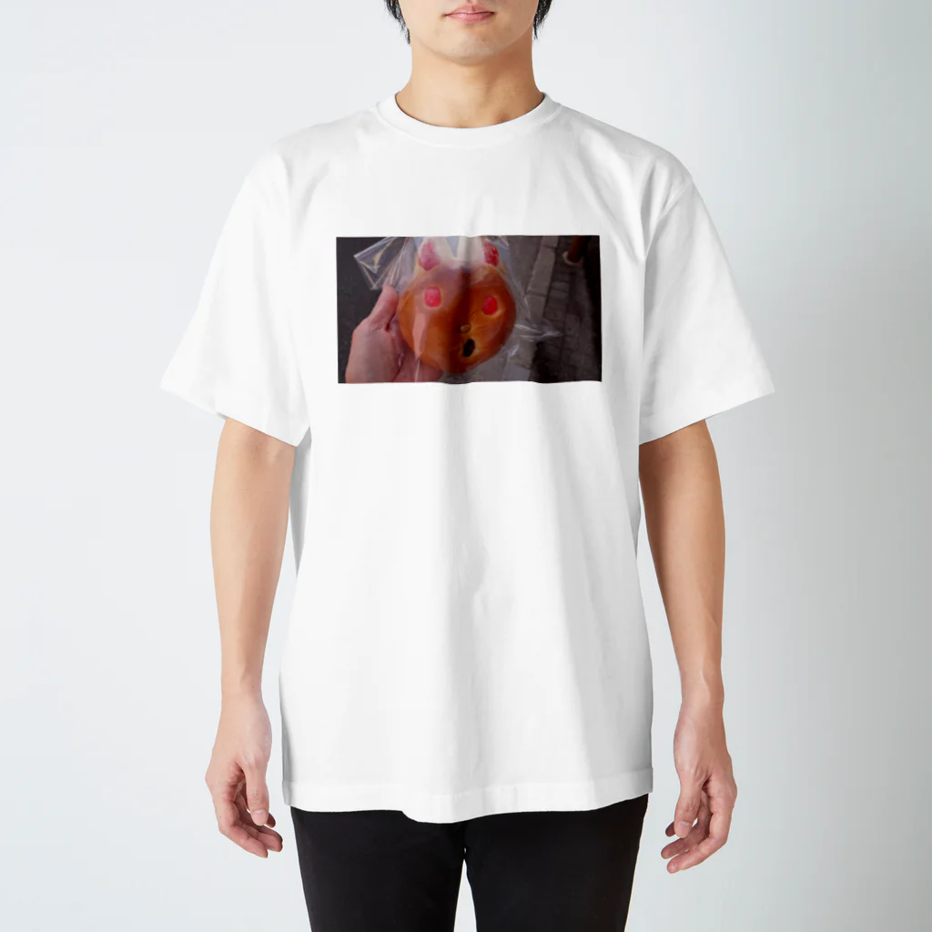 ロミ１０３１のうさぎのパン Regular Fit T-Shirt