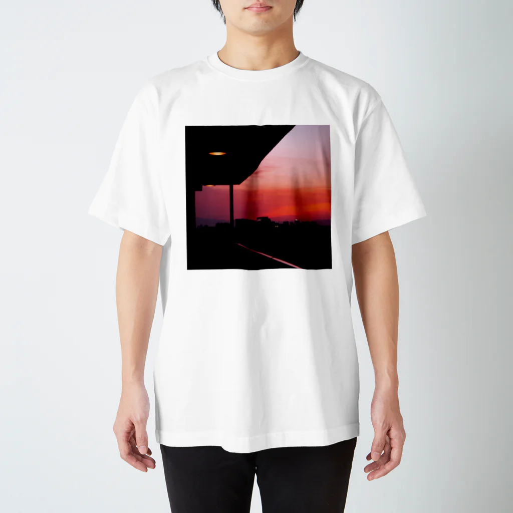 とりな屋の赤い夕焼け Regular Fit T-Shirt