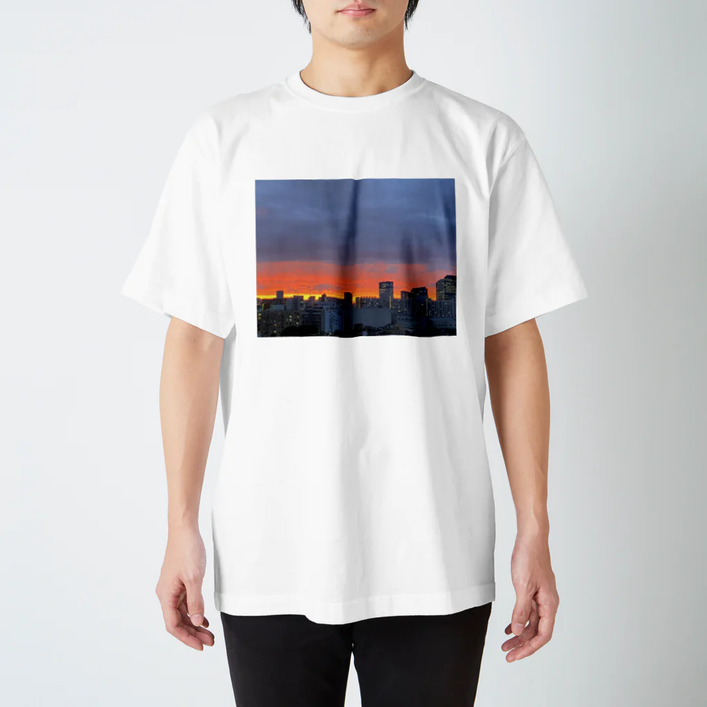 うさぎ少年アンソニーの茜色の夕焼け Regular Fit T-Shirt