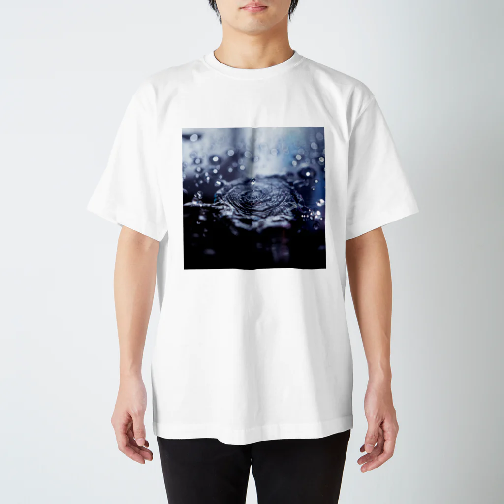 水分補給のGalaxy Regular Fit T-Shirt