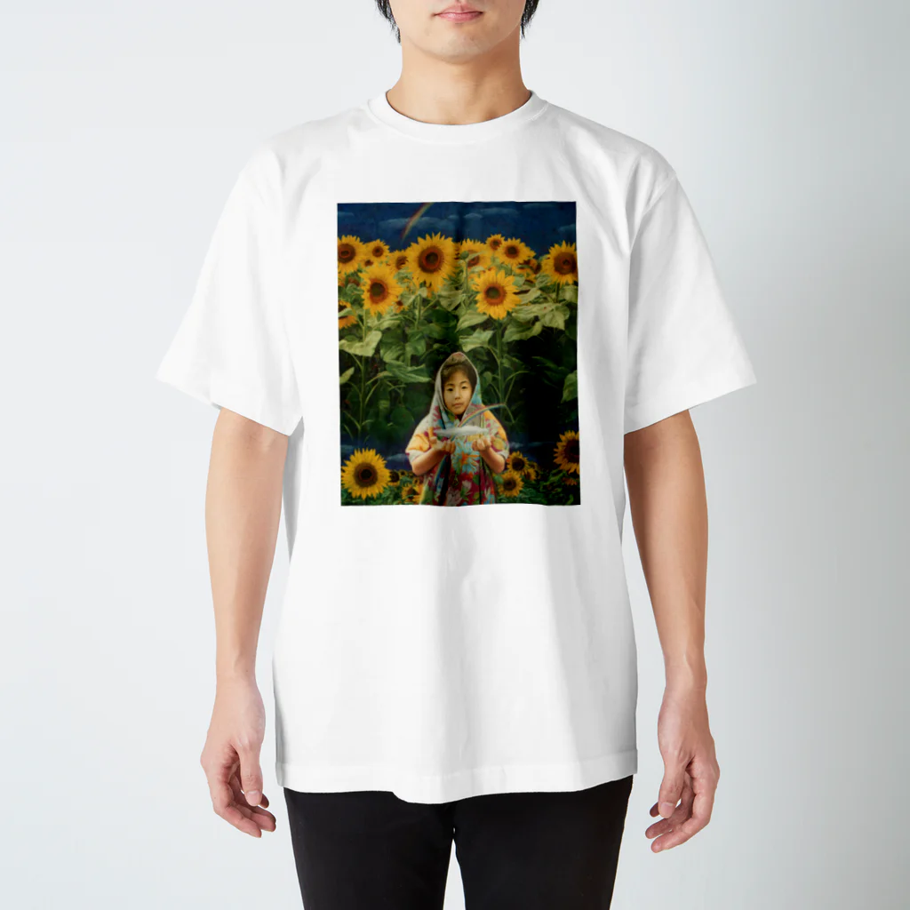 Sometimes Galleryの向日葵畑で手から虹を発生させる少女 Regular Fit T-Shirt