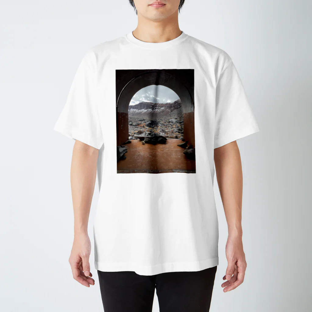 山犬ギフトの浅間山シェルター スタンダードTシャツ