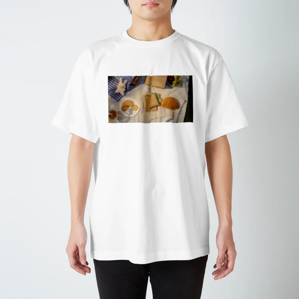 松岡美乃梨のピクニック Regular Fit T-Shirt