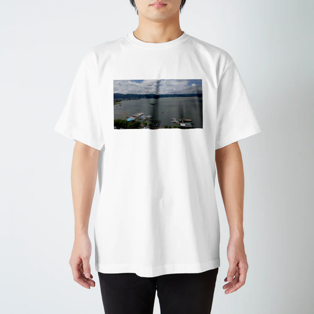 ももたんの広大な湖 Regular Fit T-Shirt