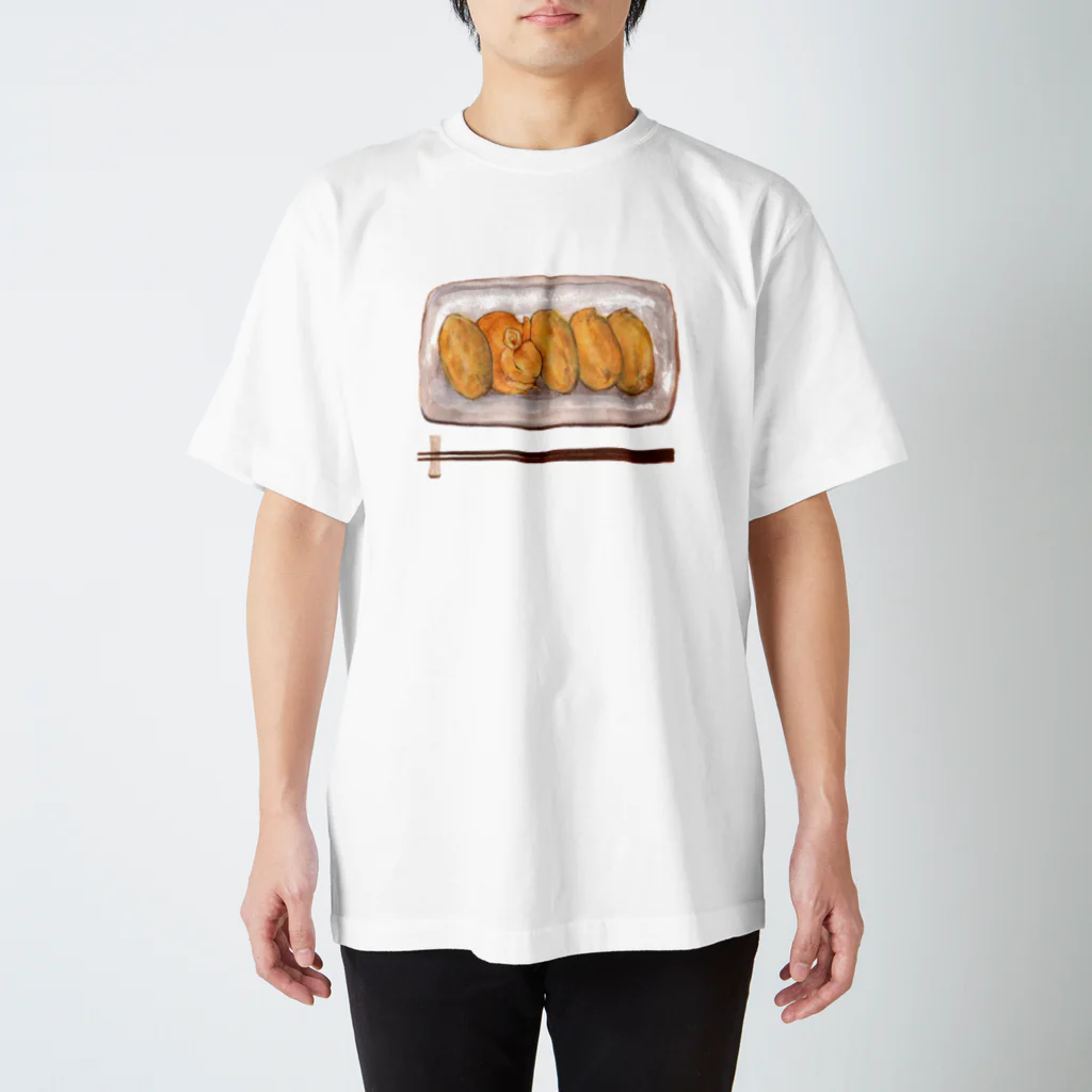 Ralriruのウサギといなり寿司（いきもの×たべものシリーズ） Regular Fit T-Shirt