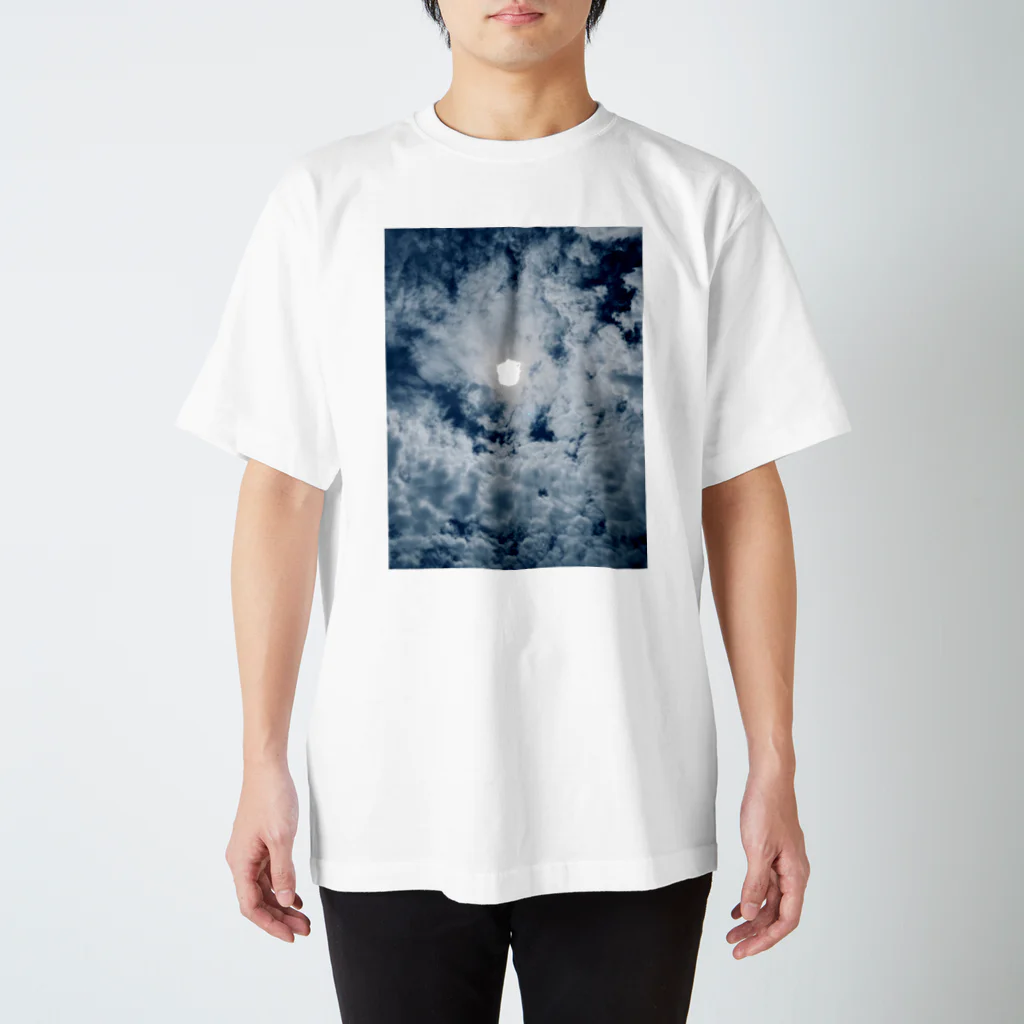 いつかの景色のBlue Moon Sky Regular Fit T-Shirt