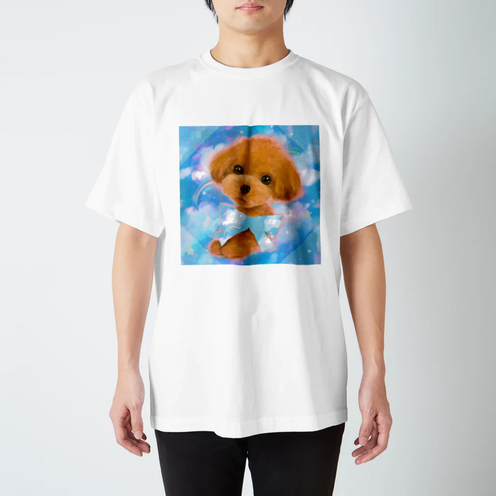 NORIMA'S SHOP のかわいいトイプードルの子犬と夢かわいい雲のイラスト スタンダードTシャツ