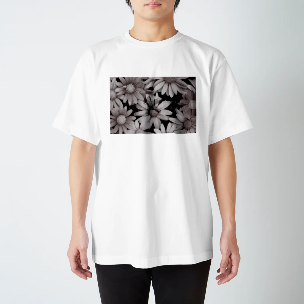 HANAZONOMOMOKAのモノクロ花園ロゴ Regular Fit T-Shirt