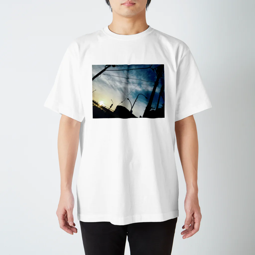 かおこshopの夕方の空 Regular Fit T-Shirt