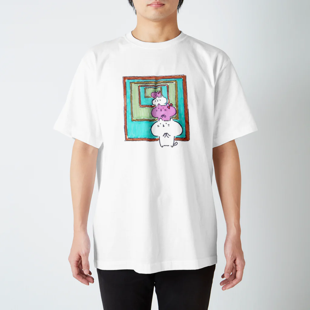 アンバランスでも頑張るにゃんこSHOPの絵画なにゃんこくんとにゃんこちゃん Regular Fit T-Shirt