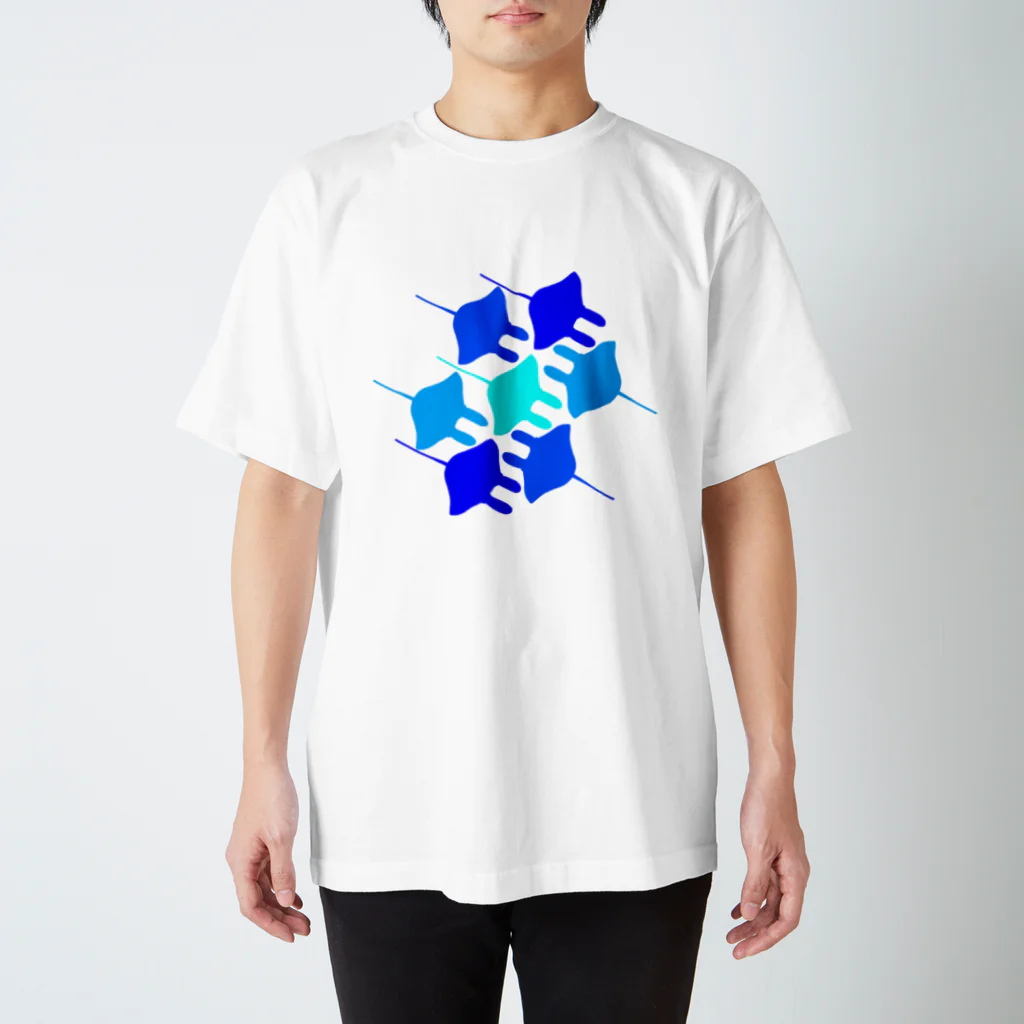 しろいおふぅのマンタの群れ スタンダードTシャツ