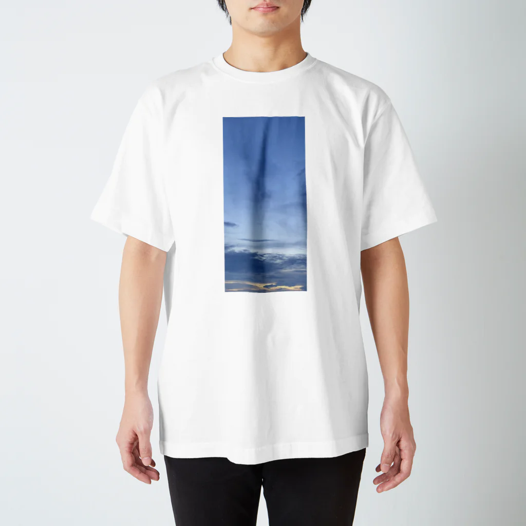 うさぎ少年アンソニーのもうすぐ夜になる夕暮れ時 Regular Fit T-Shirt