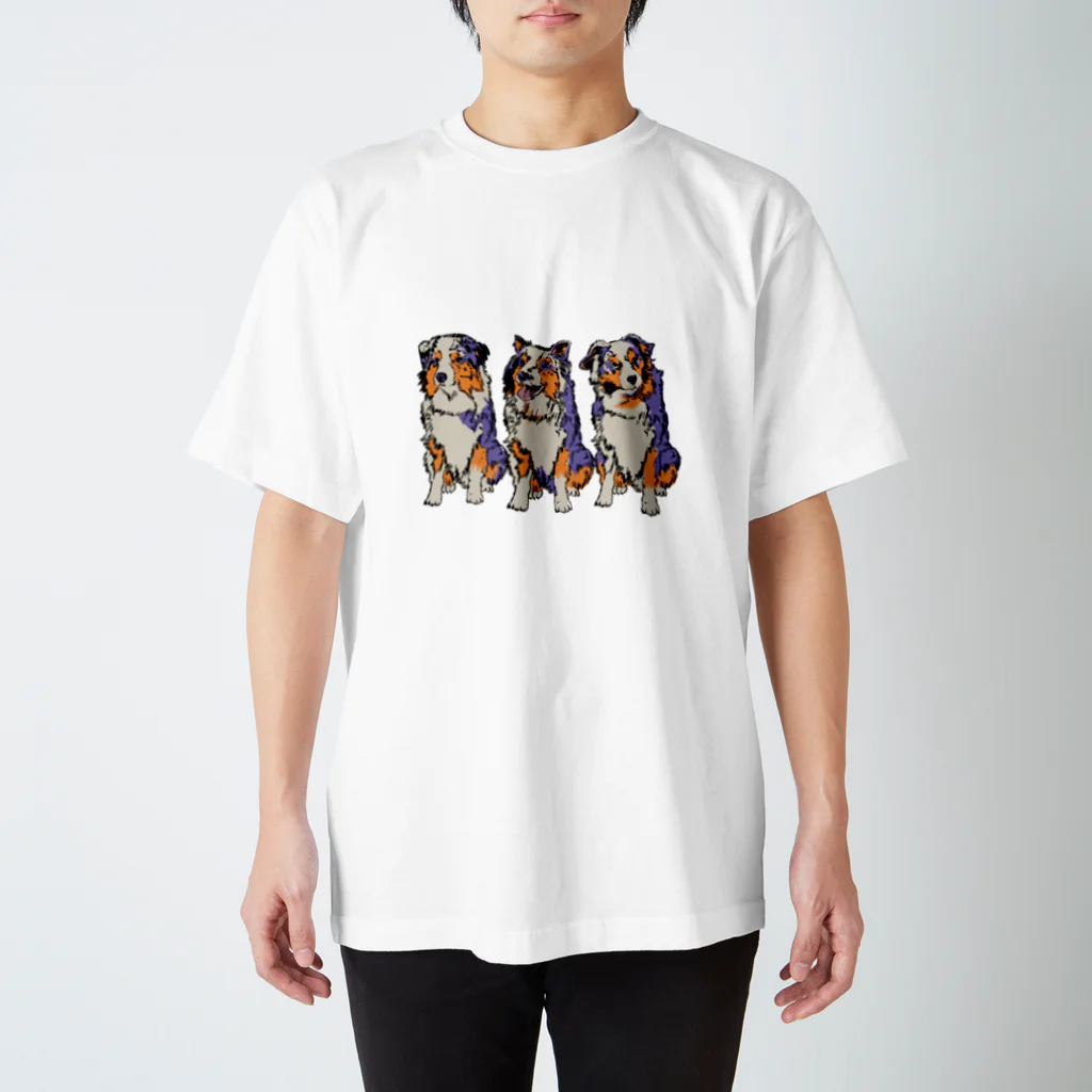 Fred HorstmanのThree Australian Shepards  3匹 の 犬 オーストラリアン シェパード スタンダードTシャツ