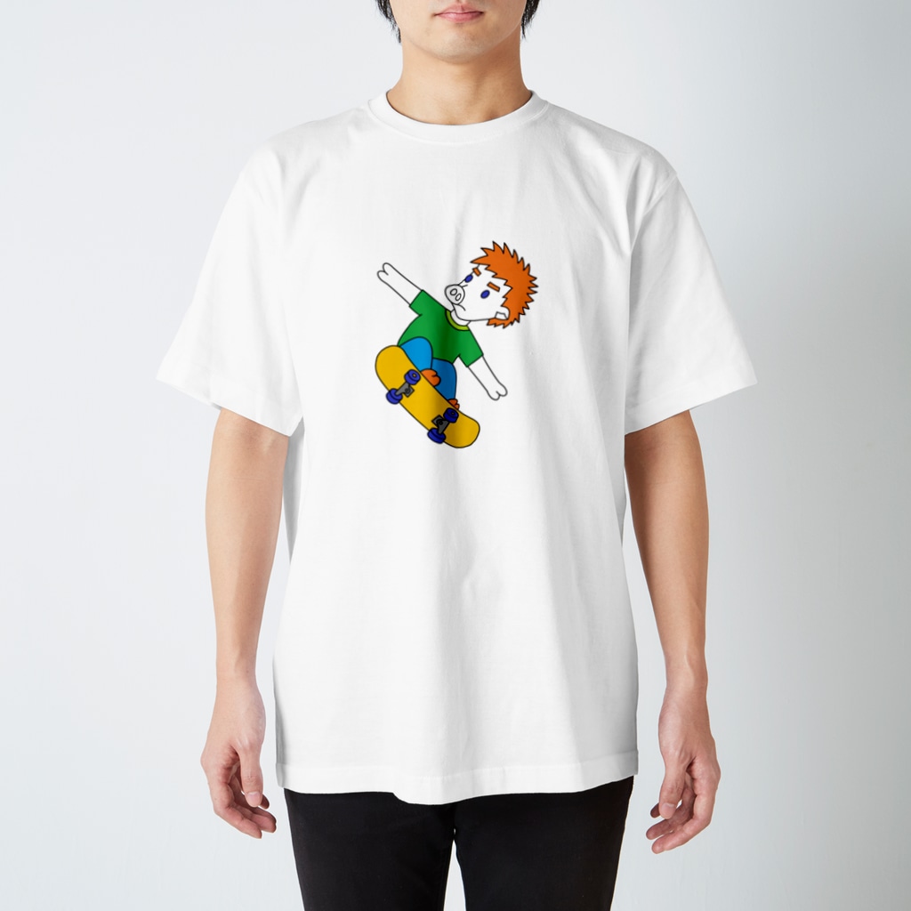 豚人イラストのパンダ武島のジャンピングスケボピッグ Regular Fit T-Shirt