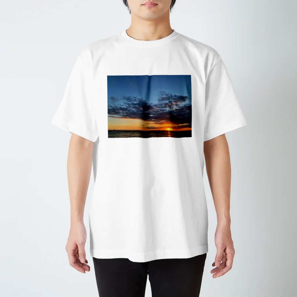 PEOPLE_31の夕焼けの海 Regular Fit T-Shirt