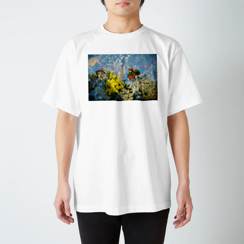 Horizonの木がうっすら見えます Regular Fit T-Shirt