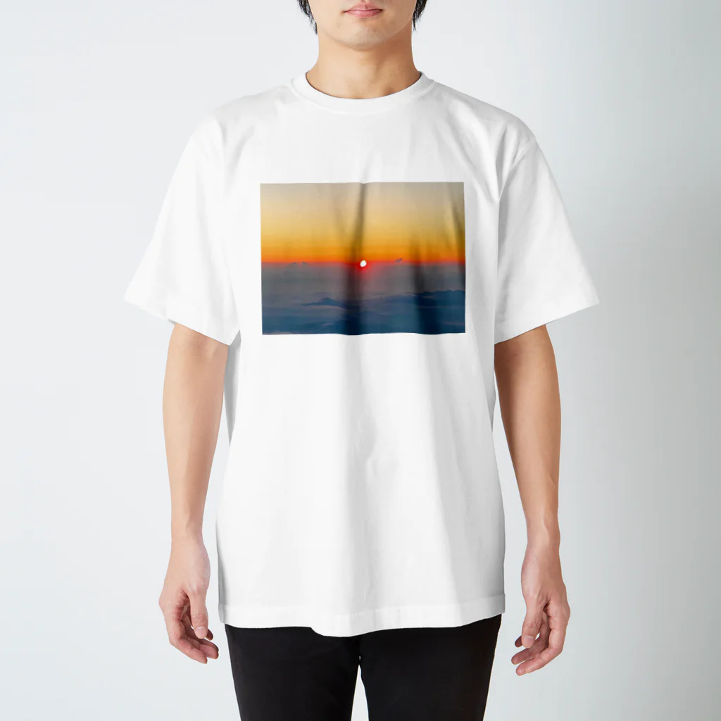 自然で遊ぶの富士山からの御来光 Regular Fit T-Shirt