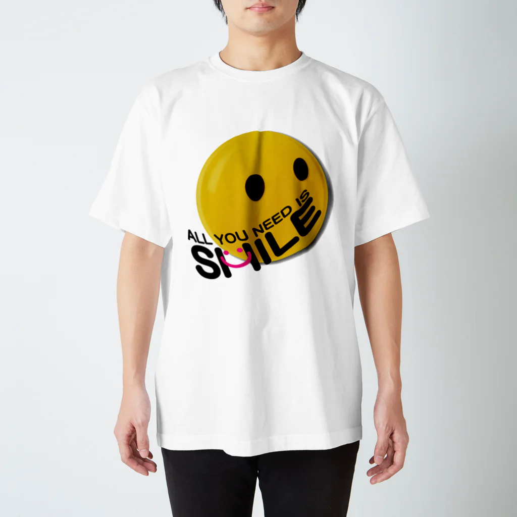 AURA_HYSTERICAのALL YOU NEED IS SMILE. Regular Fit T-Shirt