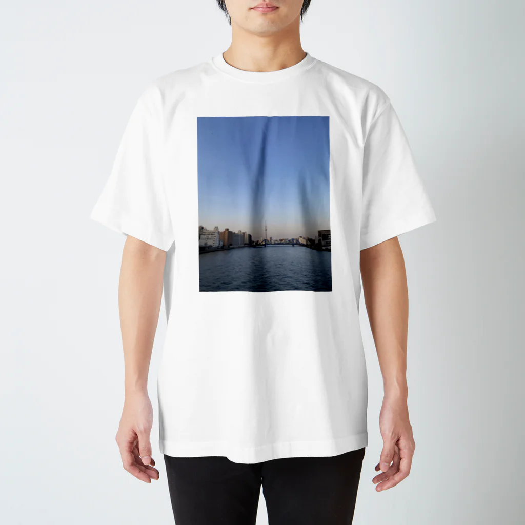 Ataisakiの隅田川の夕暮れ　3月 スタンダードTシャツ