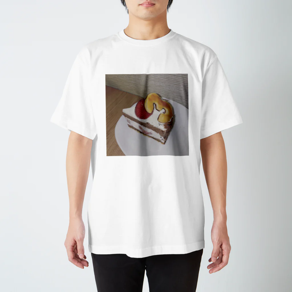 C.G.のケーキ　缶バッチ スタンダードTシャツ