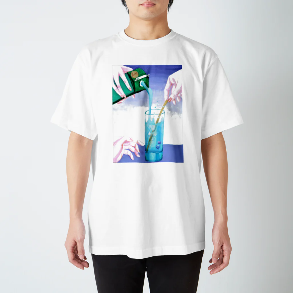 くまきちショップやさんのドリンクを注ぐ Regular Fit T-Shirt