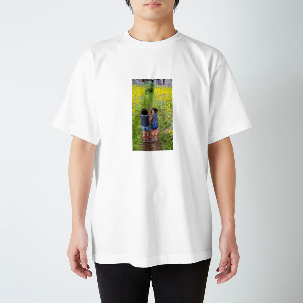 Vampmie Kotaniのひまわり畑と双子の女の子 Regular Fit T-Shirt