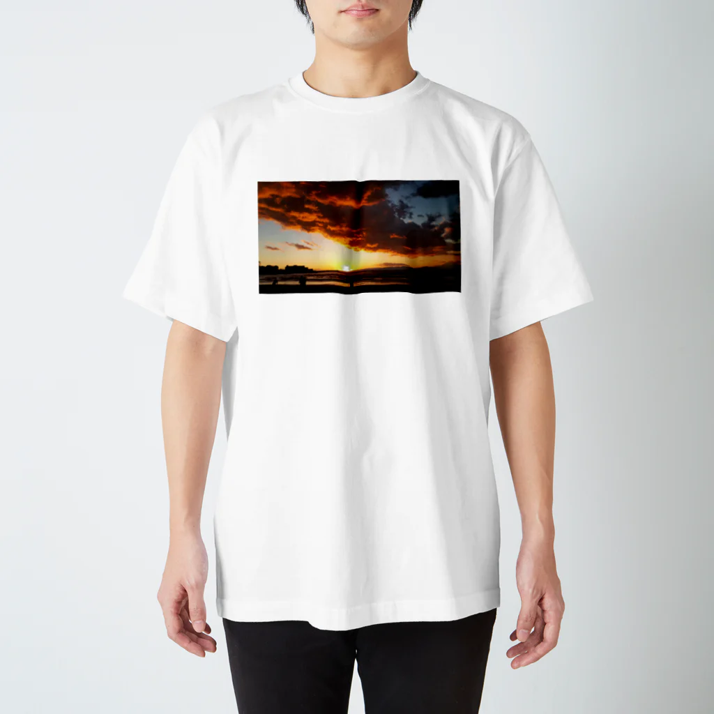 dancehirotterの逗子の夕日 スタンダードTシャツ