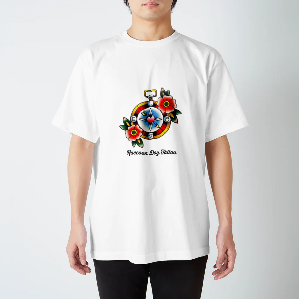 RaccoonDogTattooのロゴ入りloveのゆくえ時計　 スタンダードTシャツ