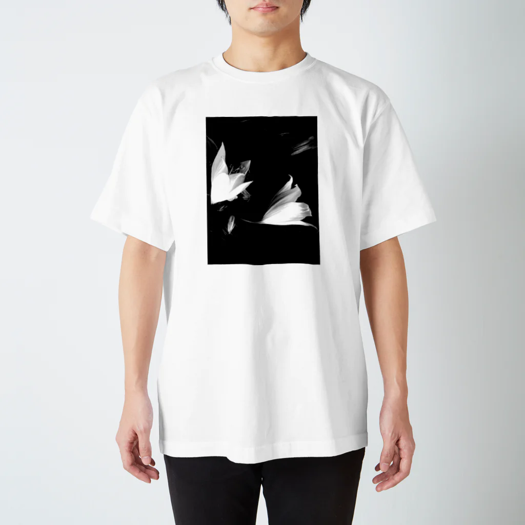 surreanの白百合 Regular Fit T-Shirt