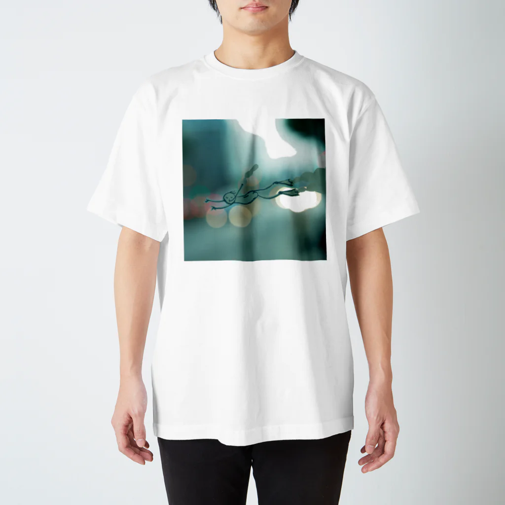 CHIBI Art & Photo STUDIOの街を泳ぐ Regular Fit T-Shirt