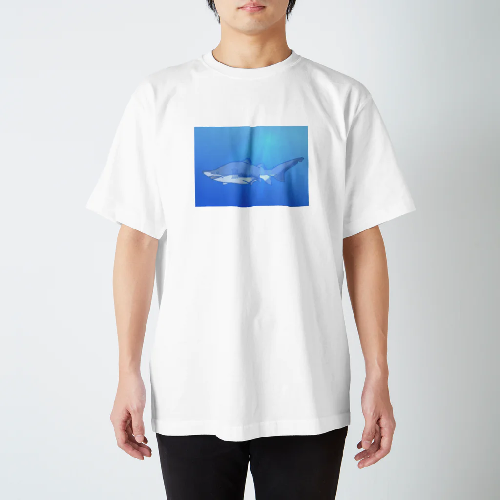 水まんじゅう屋さんのシロワニちゃん Regular Fit T-Shirt