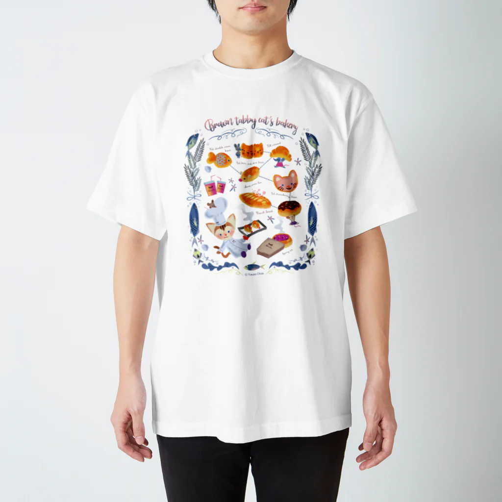 イラストレーター おおでゆかこのBrawn tabby cat's bakery Regular Fit T-Shirt