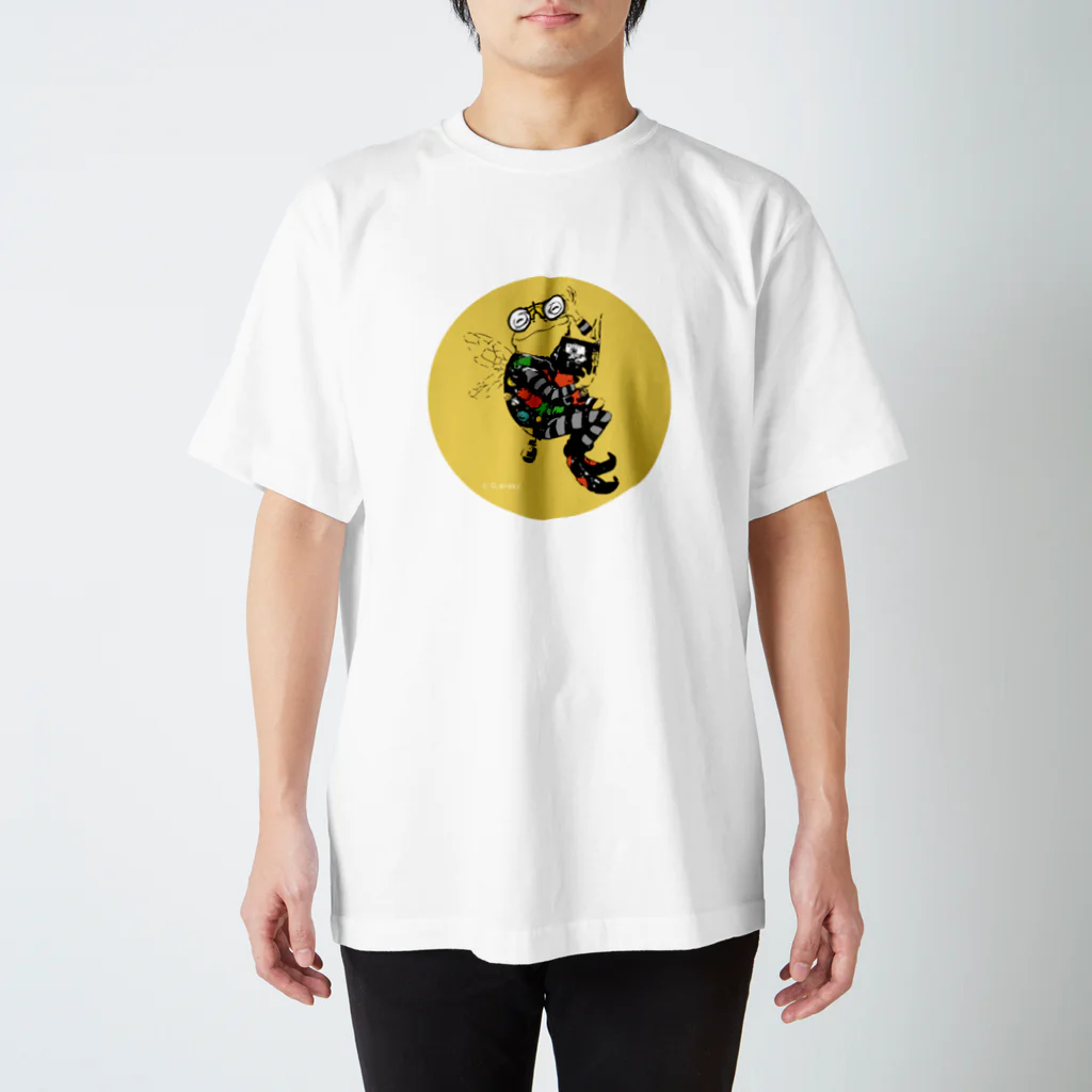 D.アラキの異世界部屋【SUZURI店】のギロ Regular Fit T-Shirt