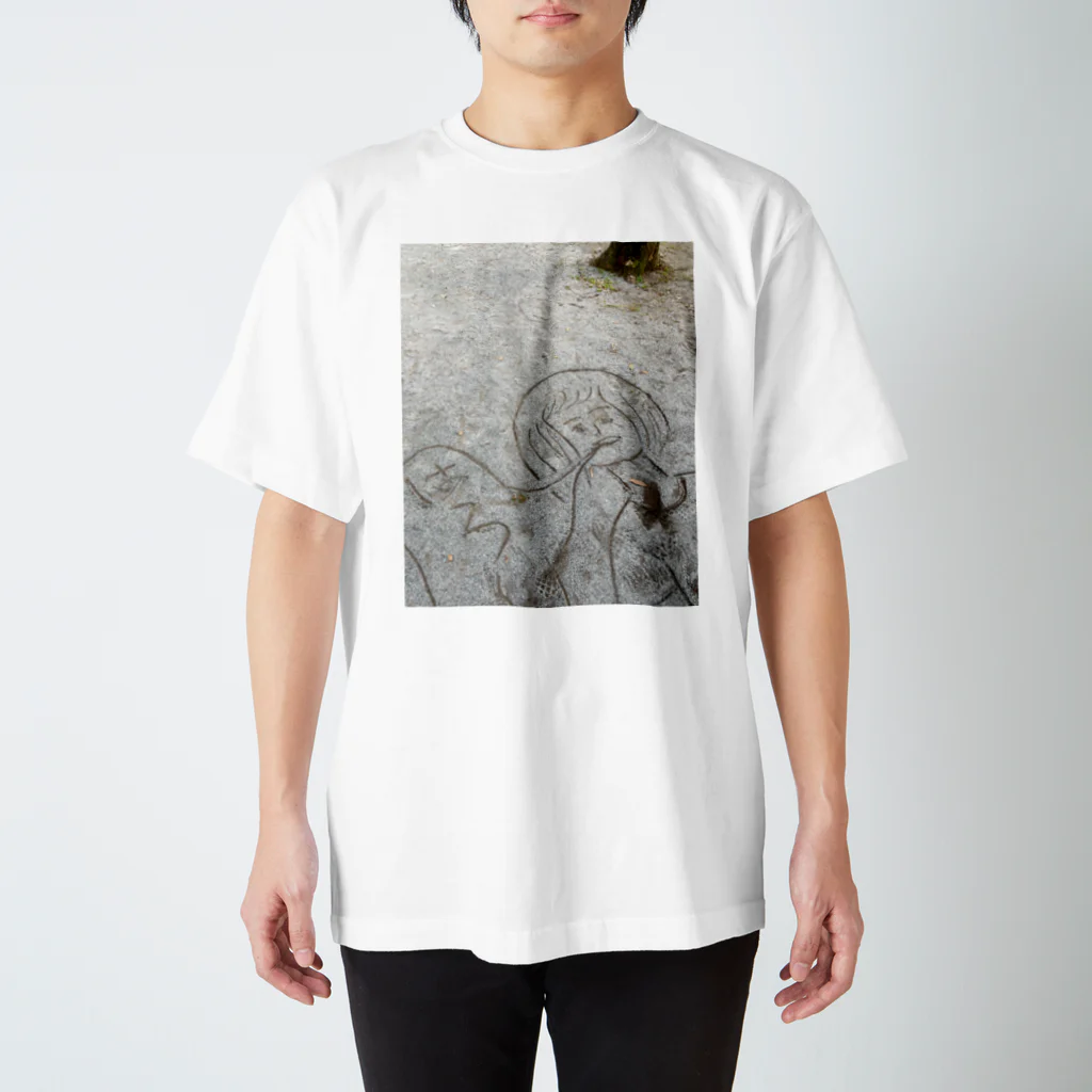 イッレ・コスヤの砂の絵 Regular Fit T-Shirt