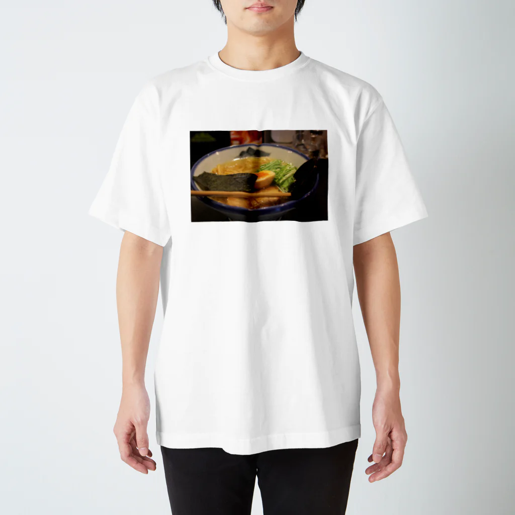 エリザベスゴリラのダブルラーメン美味しそう スタンダードTシャツ