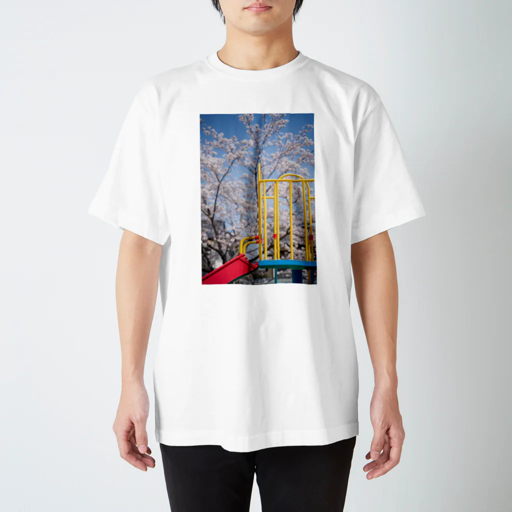 写真プリントのカラフルとポップさを持つすべり台 スタンダードTシャツ