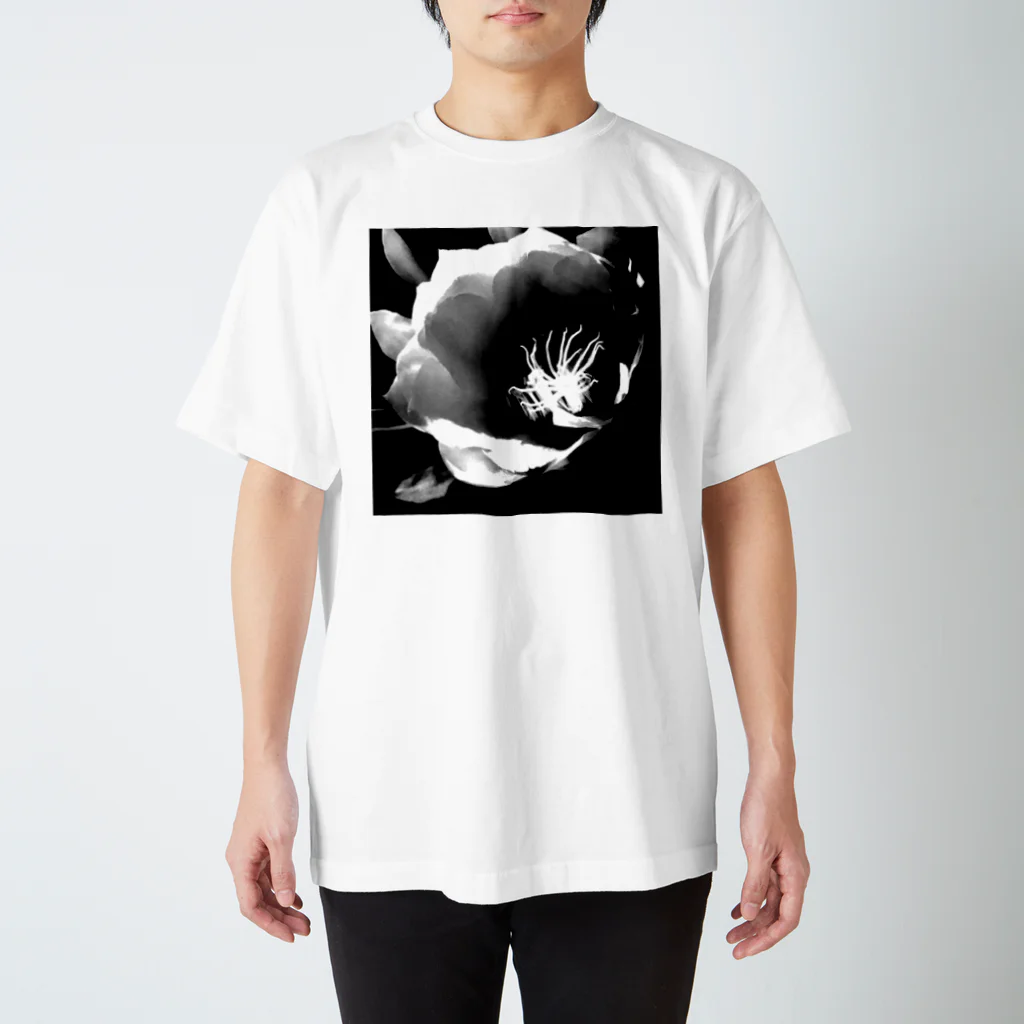 Miyuki_SakagamiのQueen of the Night. Regular Fit T-Shirt