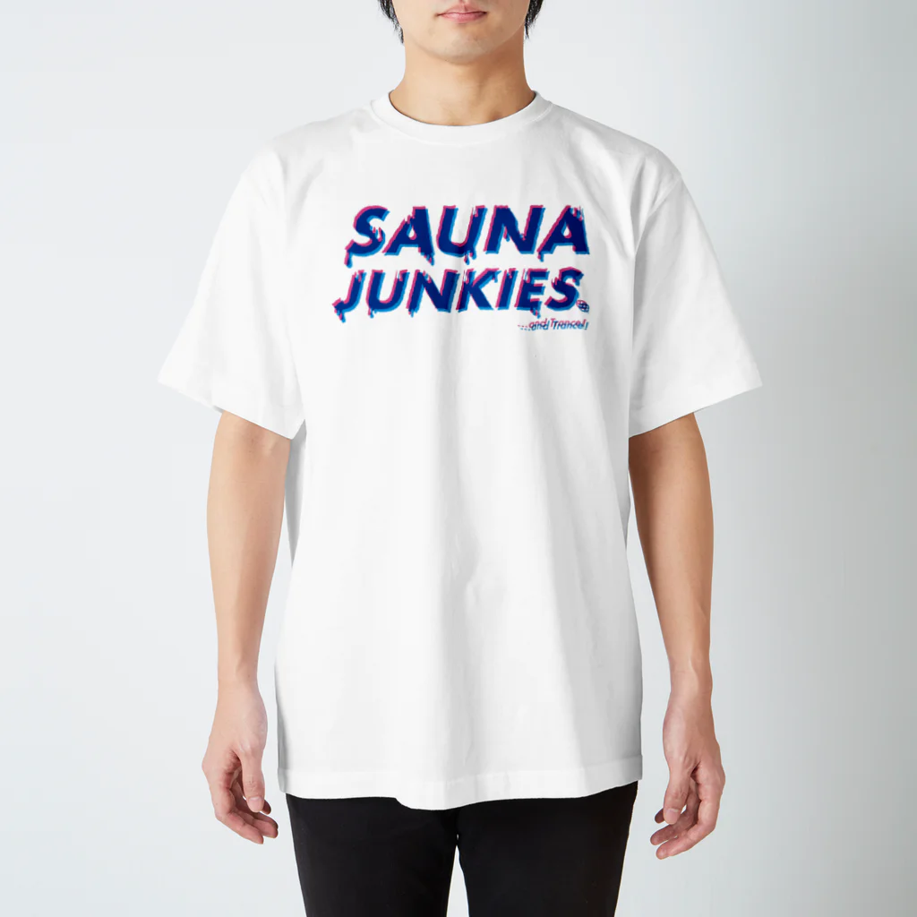 SAUNA JUNKIES | サウナジャンキーズのメルティー・ロゴ(トランスカラー/白) Regular Fit T-Shirt