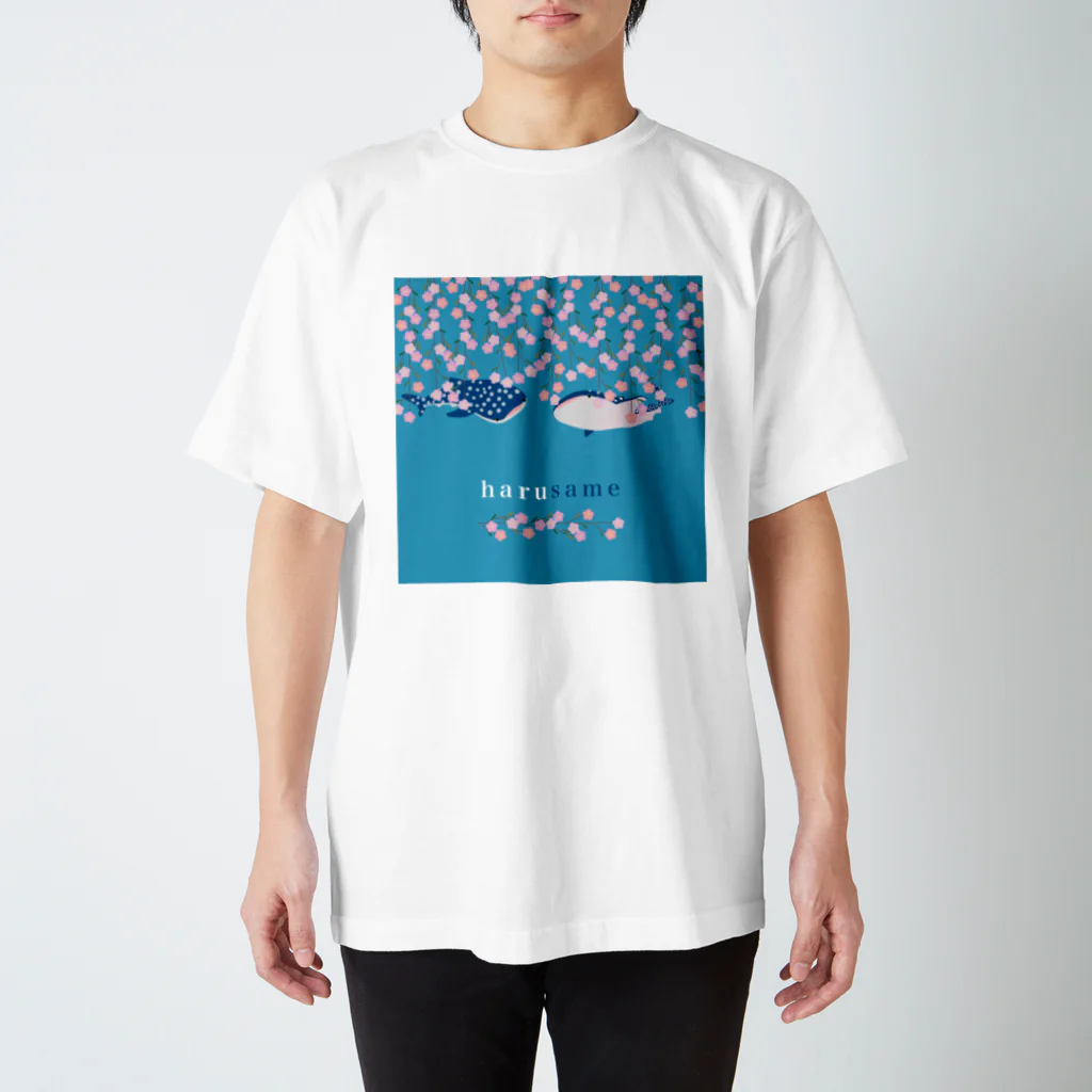 そいそいソイラテの春サメ(ジンベエザメ) Regular Fit T-Shirt