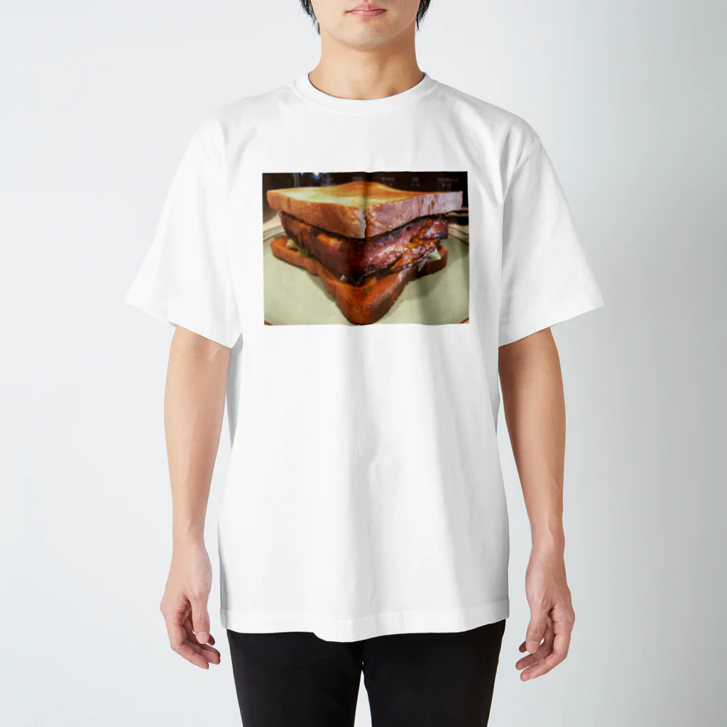 JUNK FOOD VENDORのベーコンエッグサンドイッチ Regular Fit T-Shirt