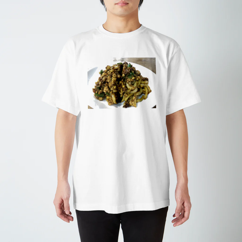 JUNK FOOD VENDORのチキンキーマ焼うどん Regular Fit T-Shirt