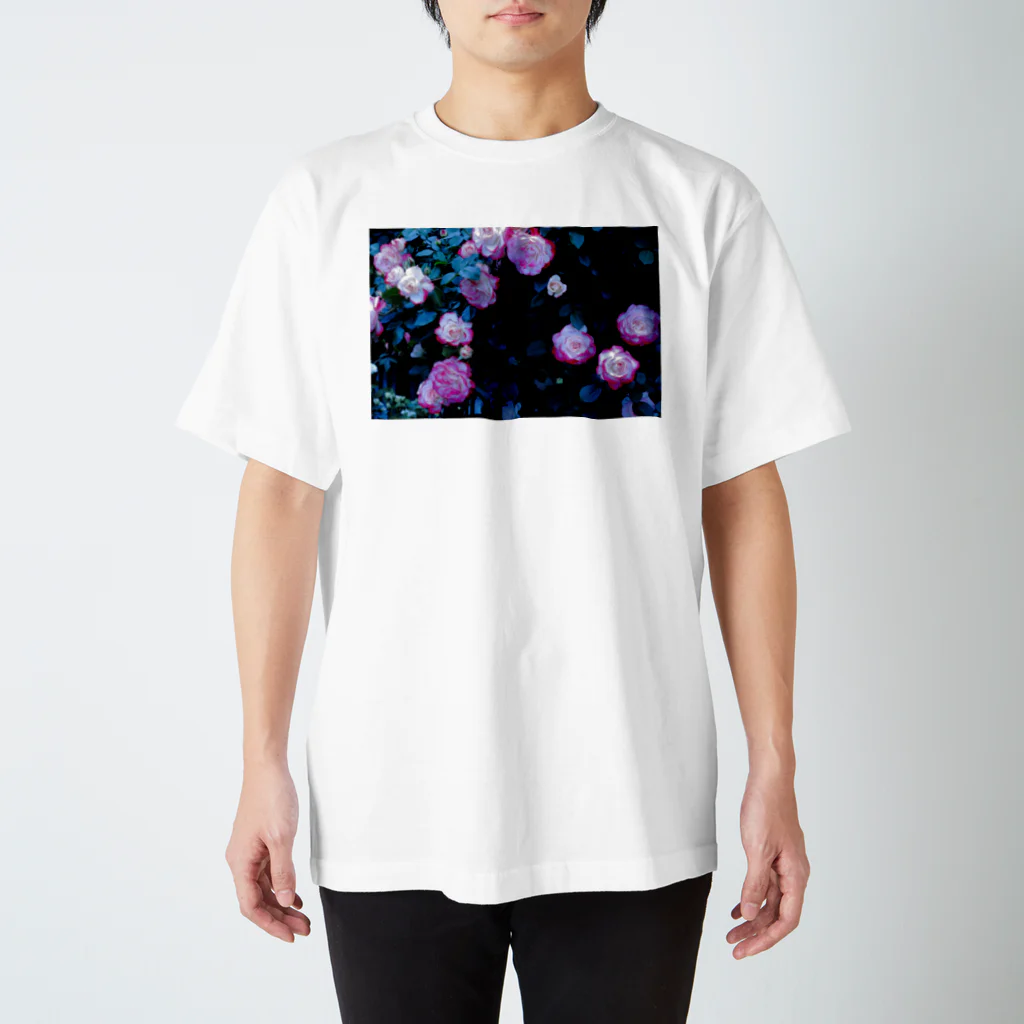 ResistworksのROSE Regular Fit T-Shirt