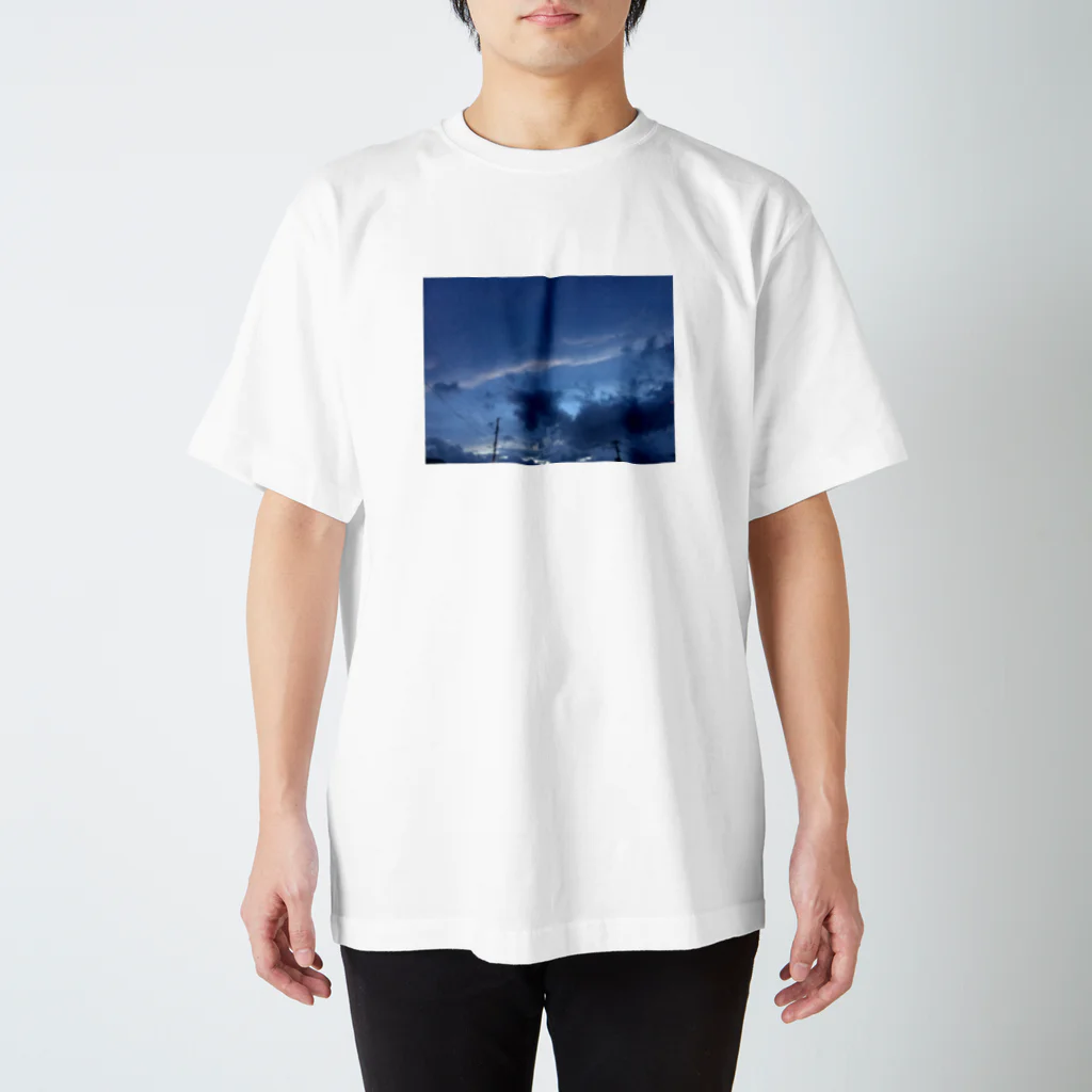 DELIVERYのとある日の空（iPhone7用） Regular Fit T-Shirt