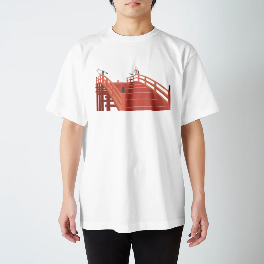 Amiの狐の赤太鼓橋 Regular Fit T-Shirt